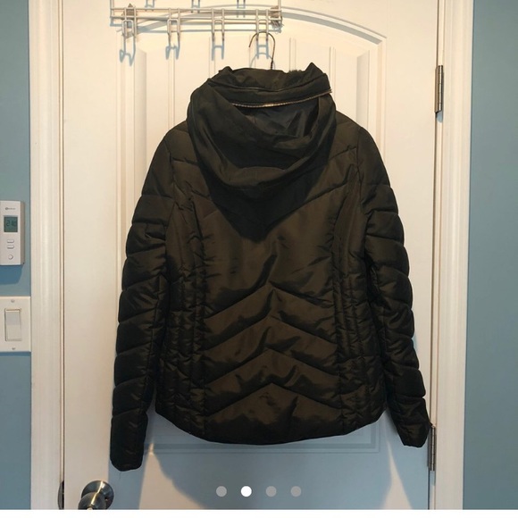 Green Hooded Winter Jacket - Picture 2 of 4